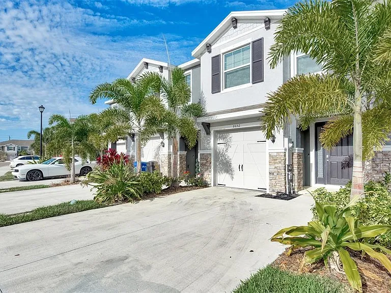 8652 Ice Wine St — Photo 16