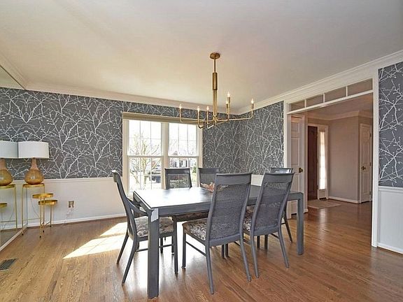 4th image of 143 Lexington Dr