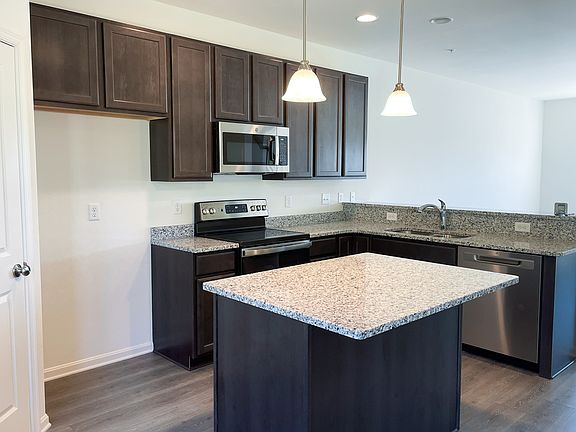 4th image of 135 Sussex Pl