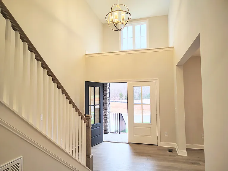 7906 Pine St — Photo 3