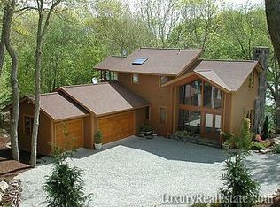 114 River Rd, Saunderstown, RI 02874