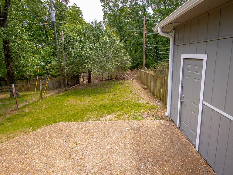 615 Mimi Ln — Photo 20