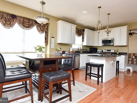 4th image of 13 Waterview Dr