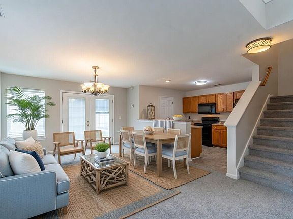 3rd image of 4833 Shady Tree Ln