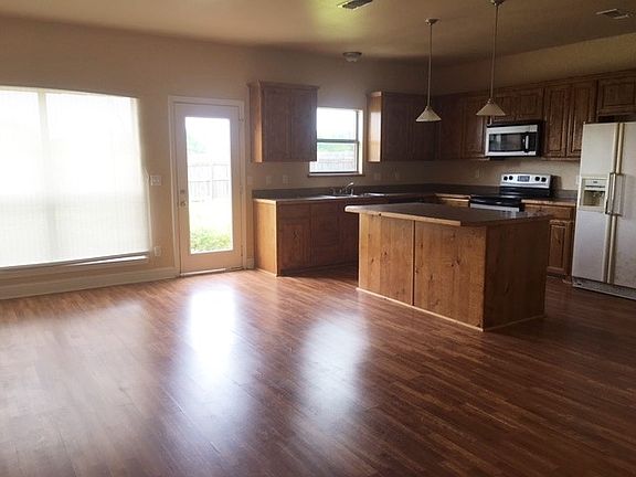 3rd image of 1804 S Mallard Dr