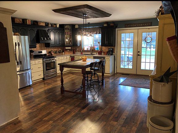  Remodeled Kitchen! 
