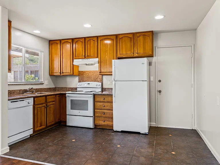 11818 Foothill Way #3 — Photo 9