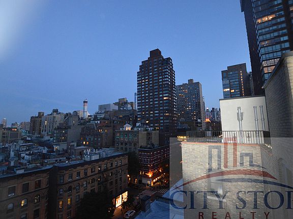 3rd image of 106 W 69th St Ph A
