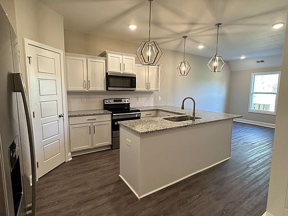 3rd image of 119 W Rossview Rd #3