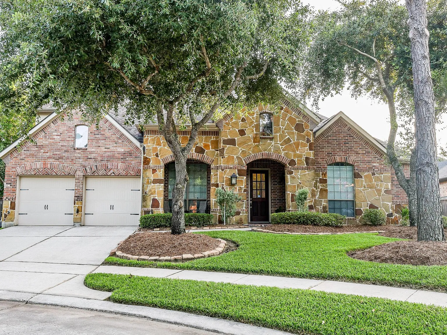 4 bed, 4.0 bath, 4043 sqft, $3,800 — Photo 1