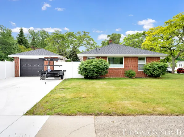 1508 Wisconsin St, Grand Haven, MI 49417