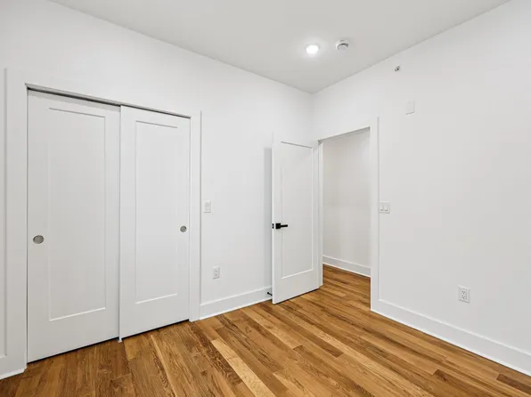 1003 Summit Avenue image 21 of 32