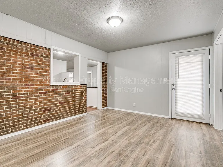 409 E Hill Dr — Photo 8