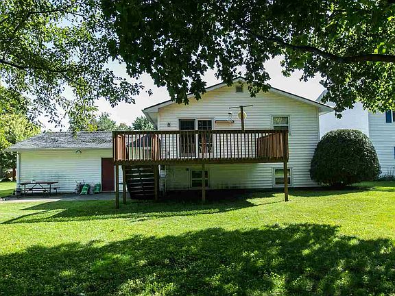 2nd image of 106 8th Ave NW