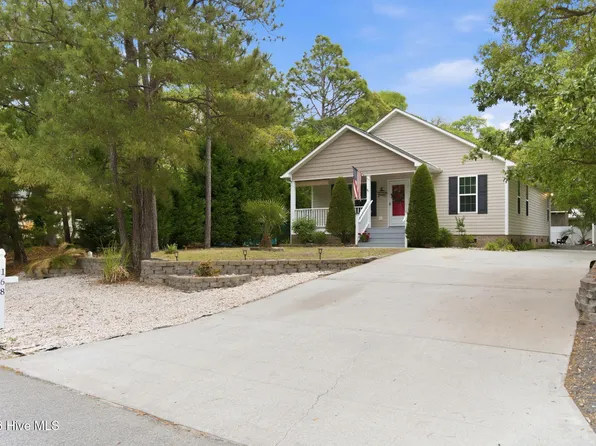 168 NE 3rd Street, Oak Island, NC 28465