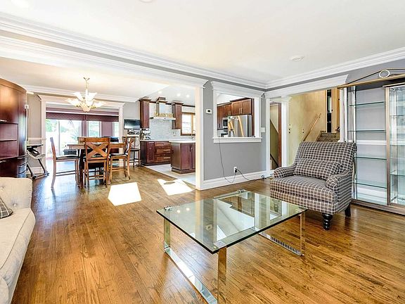4th image of 930 Stratford Ct