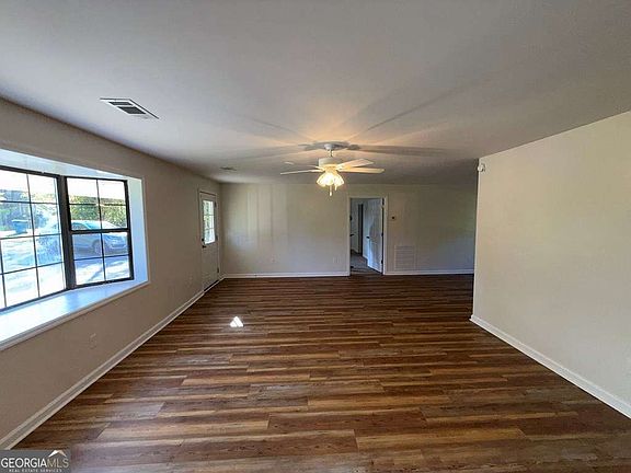 3rd image of 607 College St