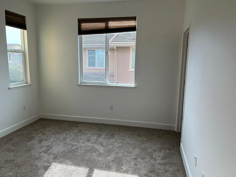 1617 Lee Way — Photo 9