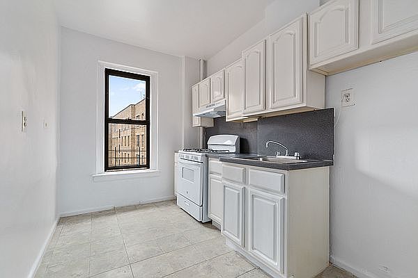 2nd image of 17 Seaman Ave APT 4H