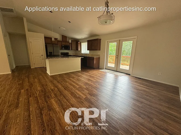 655 Chapman Rd — Photo 5
