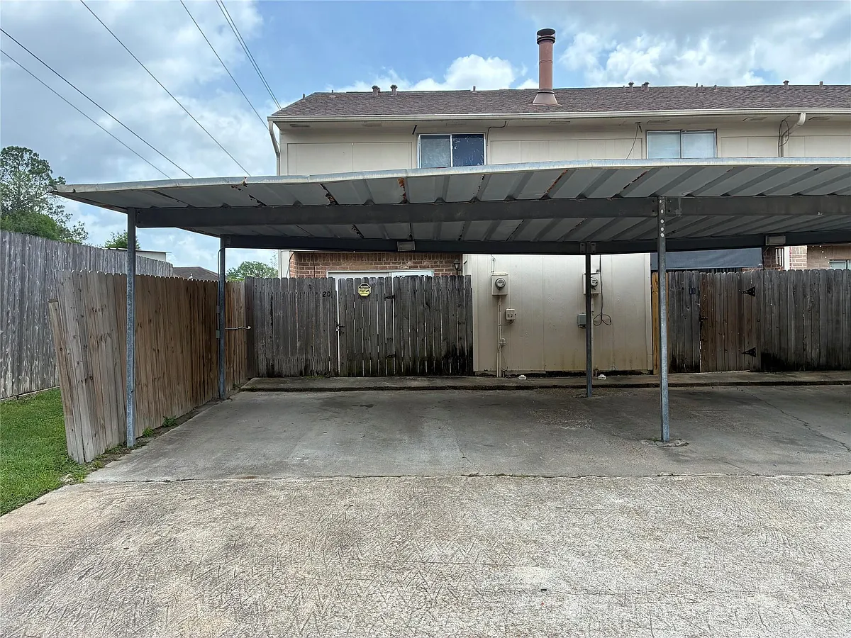 Building Photo - 9200 W Bellfort St #20