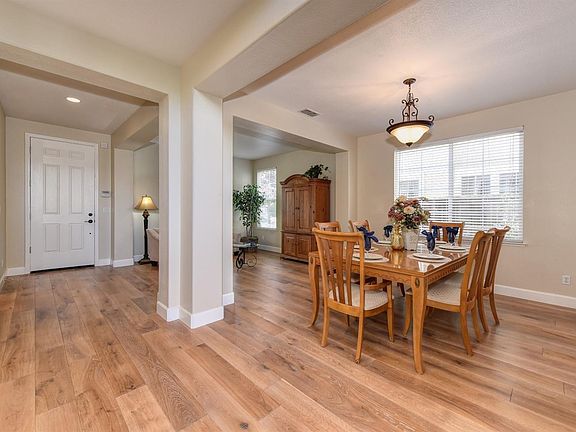 3rd image of 1558 Parkway Dr