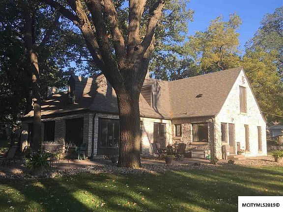 2nd image of 659 2nd St NE