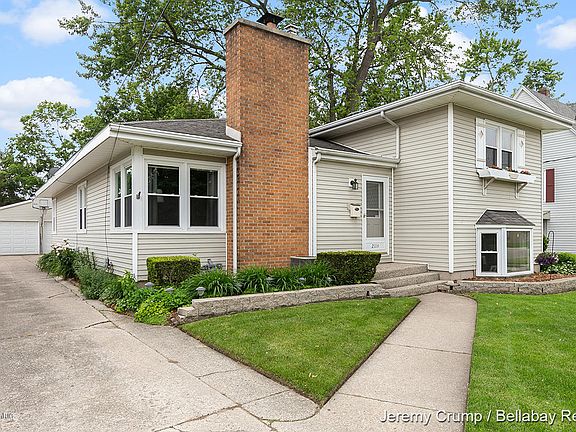 2nd image of 2114 Wrenwood St SW