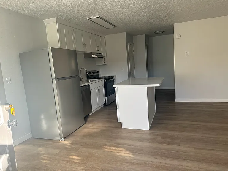 15510 2nd Ave S #5 — Photo 5