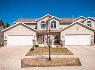 2812 Viola Heights Dr NE, Rochester, MN 55906