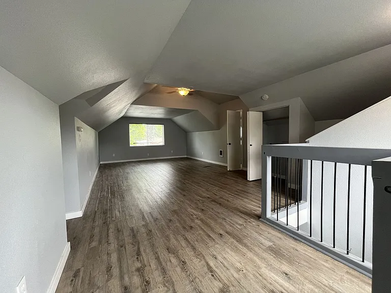 13208 NE Glisan St — Photo 29