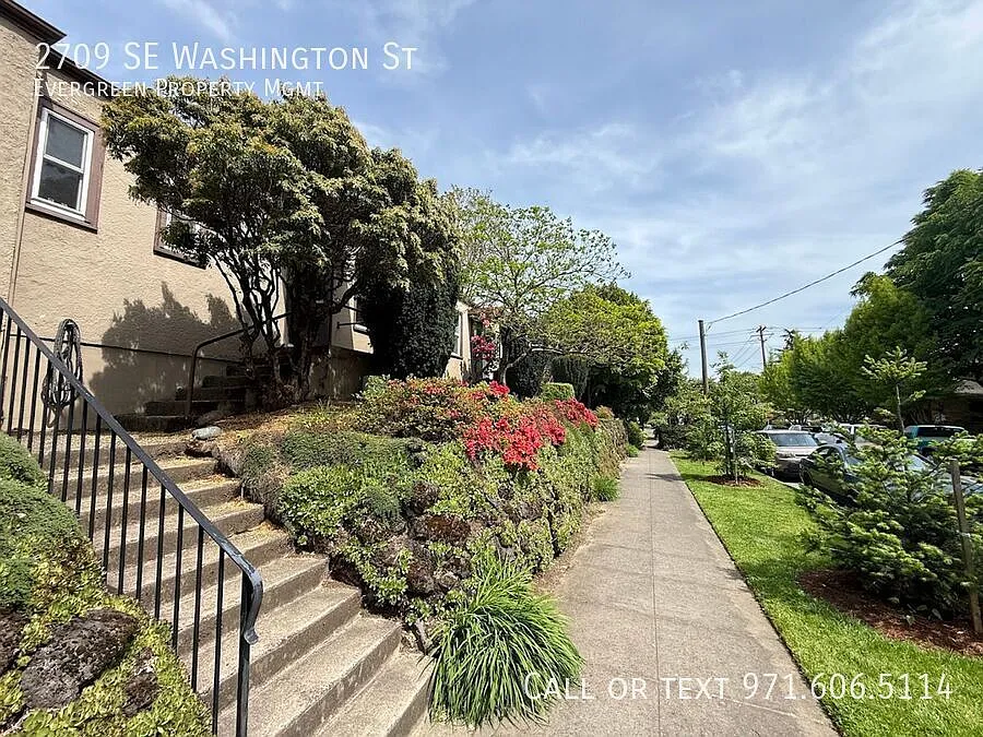 Building Photo - 2709 SE Washington St