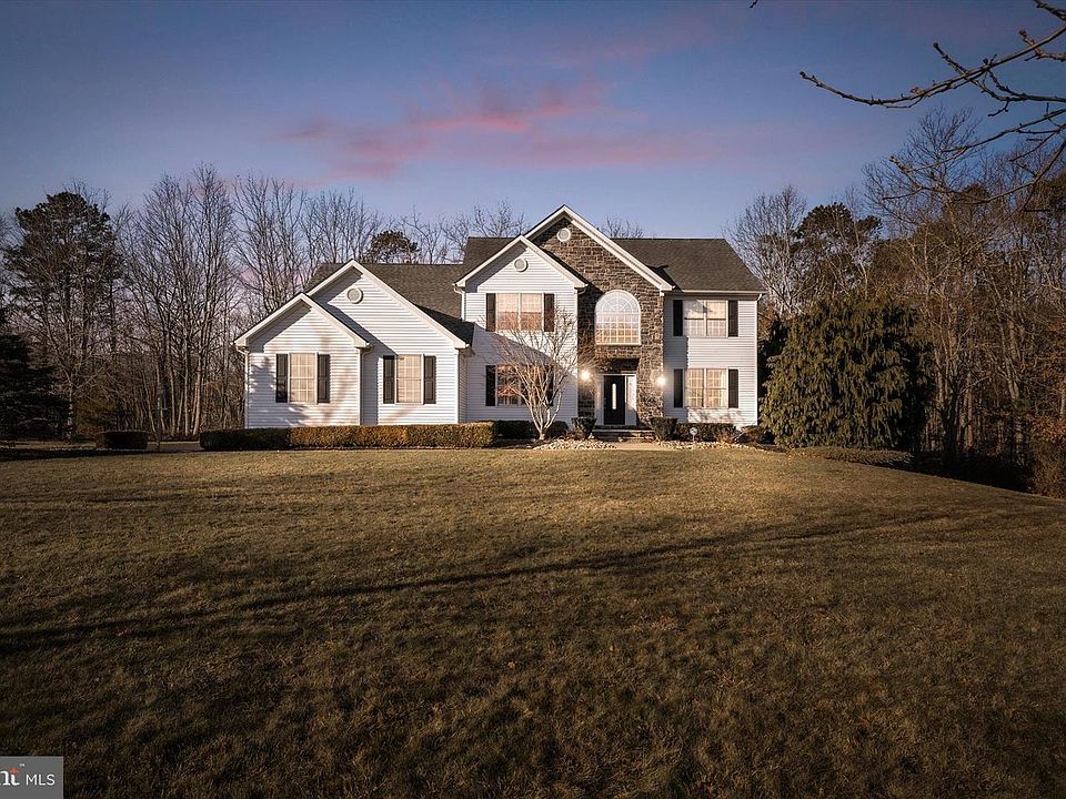 1st image of 71 Hemlock Dr