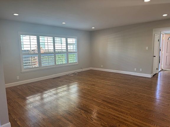 3rd image of 43 Hobart Ave APT 1