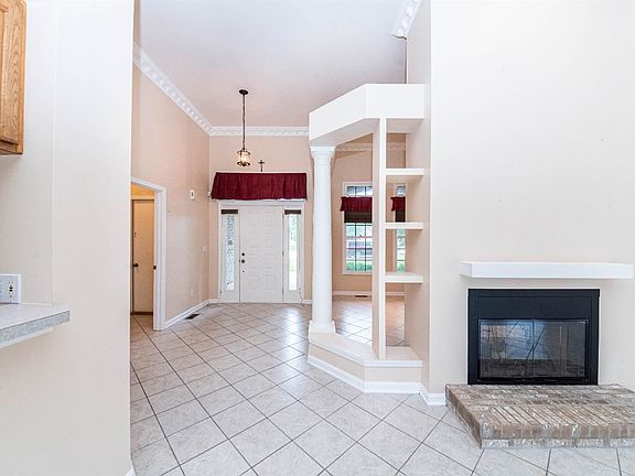 3rd image of 211 Lakewood Ln