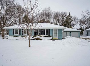 79 S Oakwood Rd, Oshkosh, WI 54904