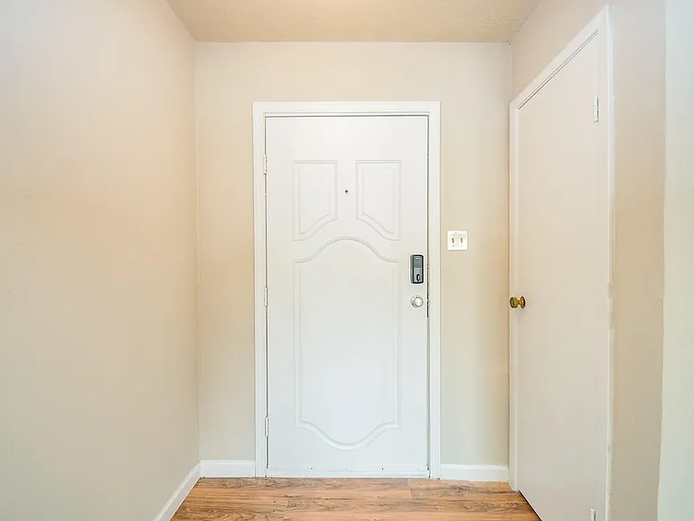 7623 Kite Hill Dr — Photo 3