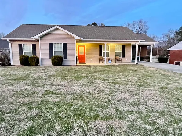 101 Village Dr, Sheffield, AL 35660
