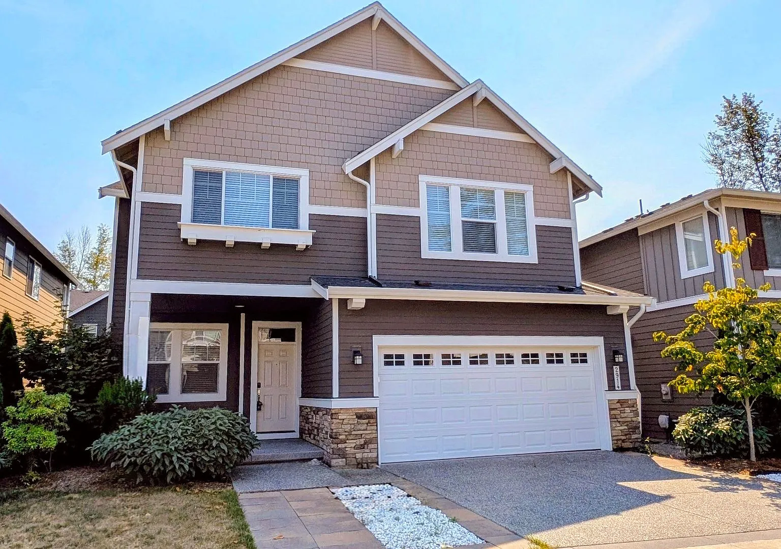 HUGE Newer House with Den & Large loft in Everett's Riverfront Neighborhood — Photo 1