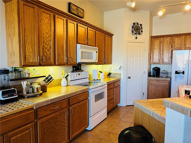 2853 Esmerelda Dr — Photo 9
