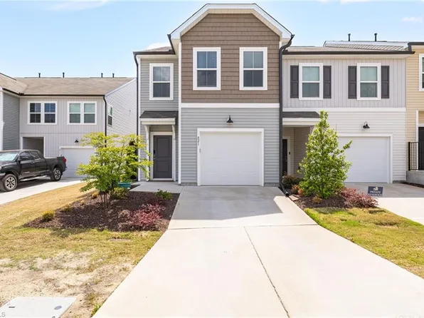 821 Falls Grove Trl, High Point, NC 27265