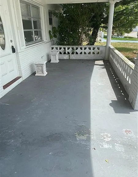 1620 NW 68th Ter — Photo 3