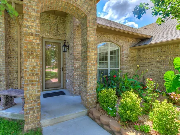 2024 Camelot Dr, Midwest City, OK 73130