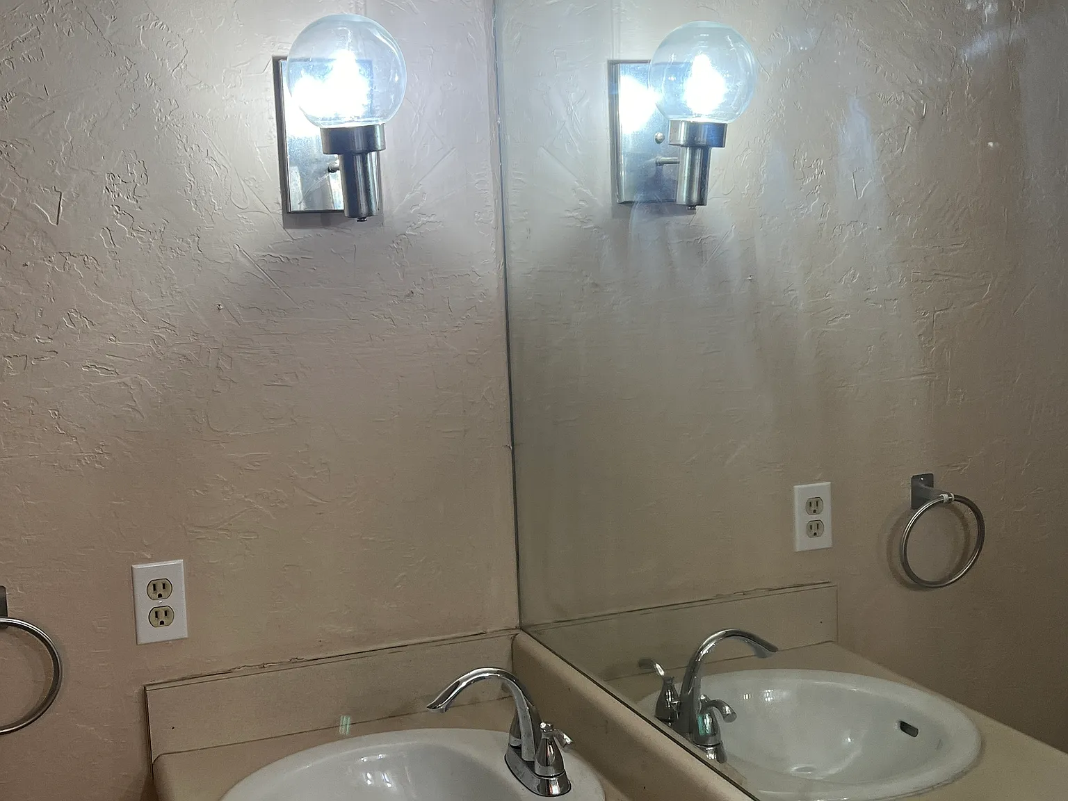 3 bed, 1308 sqft, $2,000 — Photo 4