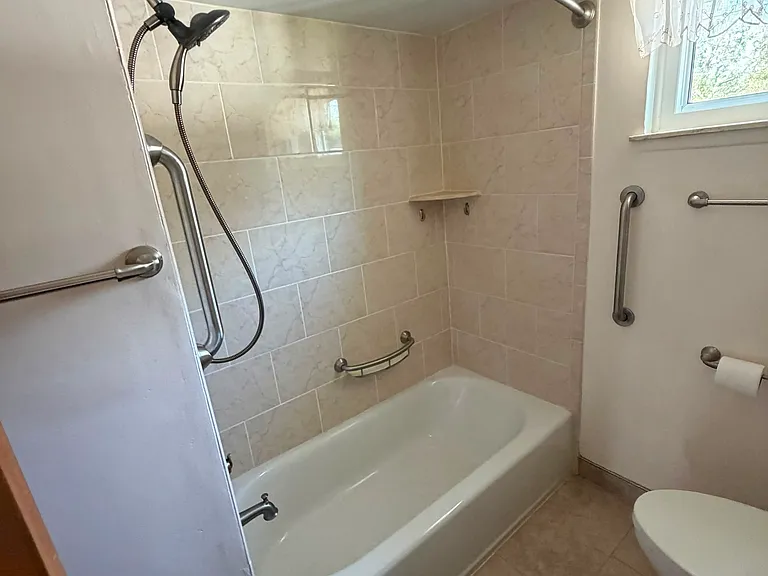 8610 N Evangeline St — Photo 1