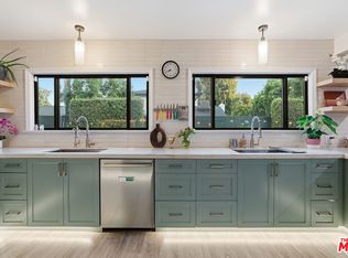 5220 Mary Ellen Ave, Sherman Oaks, CA 91401