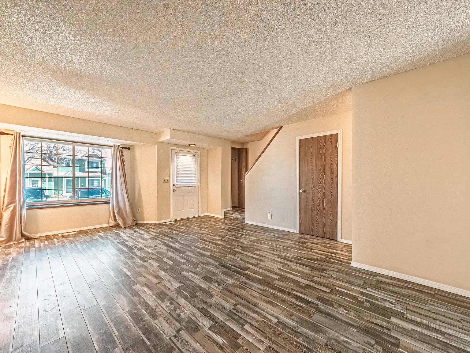 3 bed, 2.5 bath, 1334 sqft, $1,895 — Photo 4