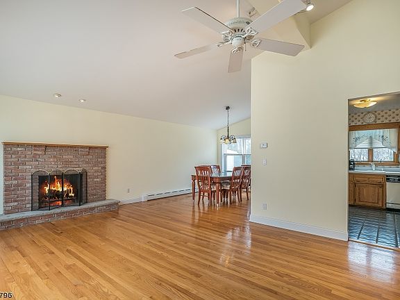 5th image of 109 Woodhaven Dr
