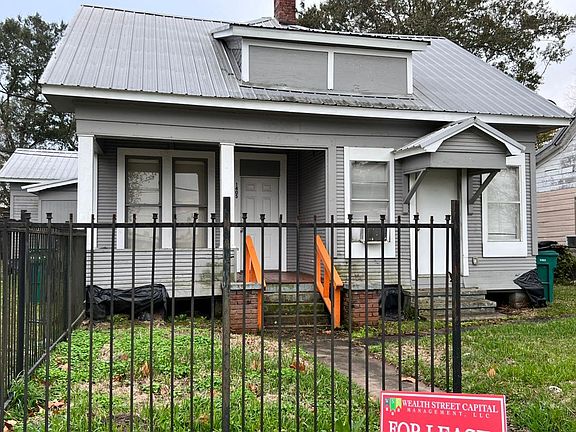 2nd image of 1405 Main Ave