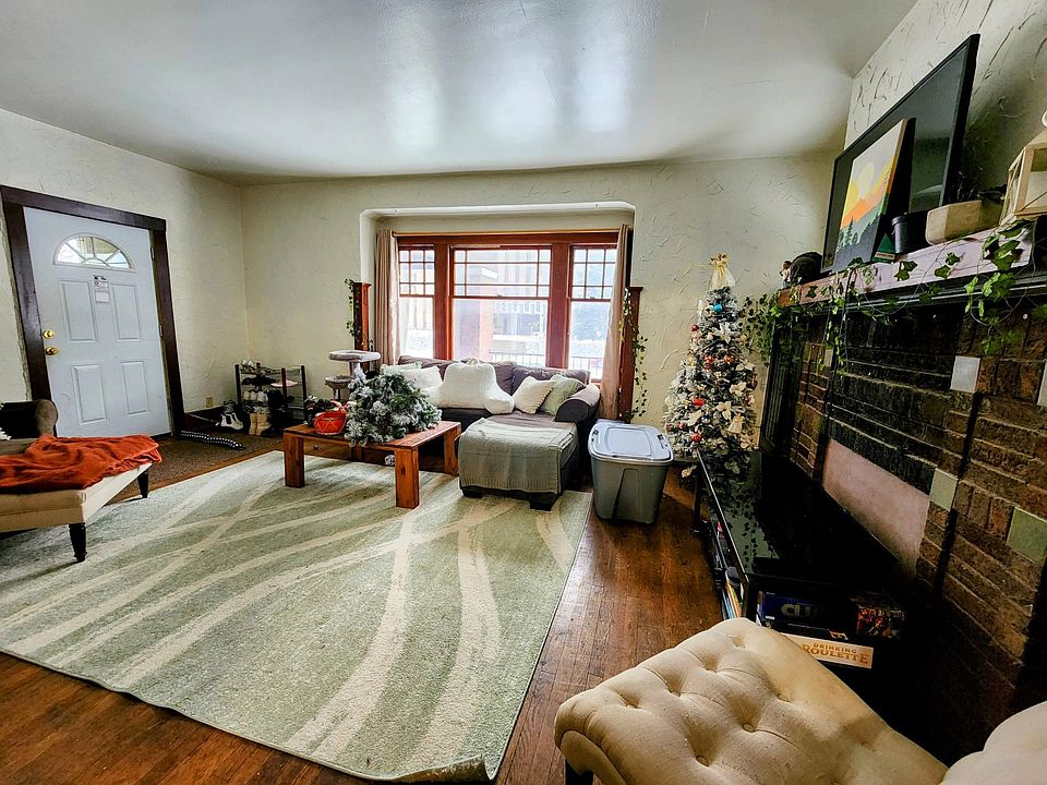 1st image of 1919 E Kenwood Blvd